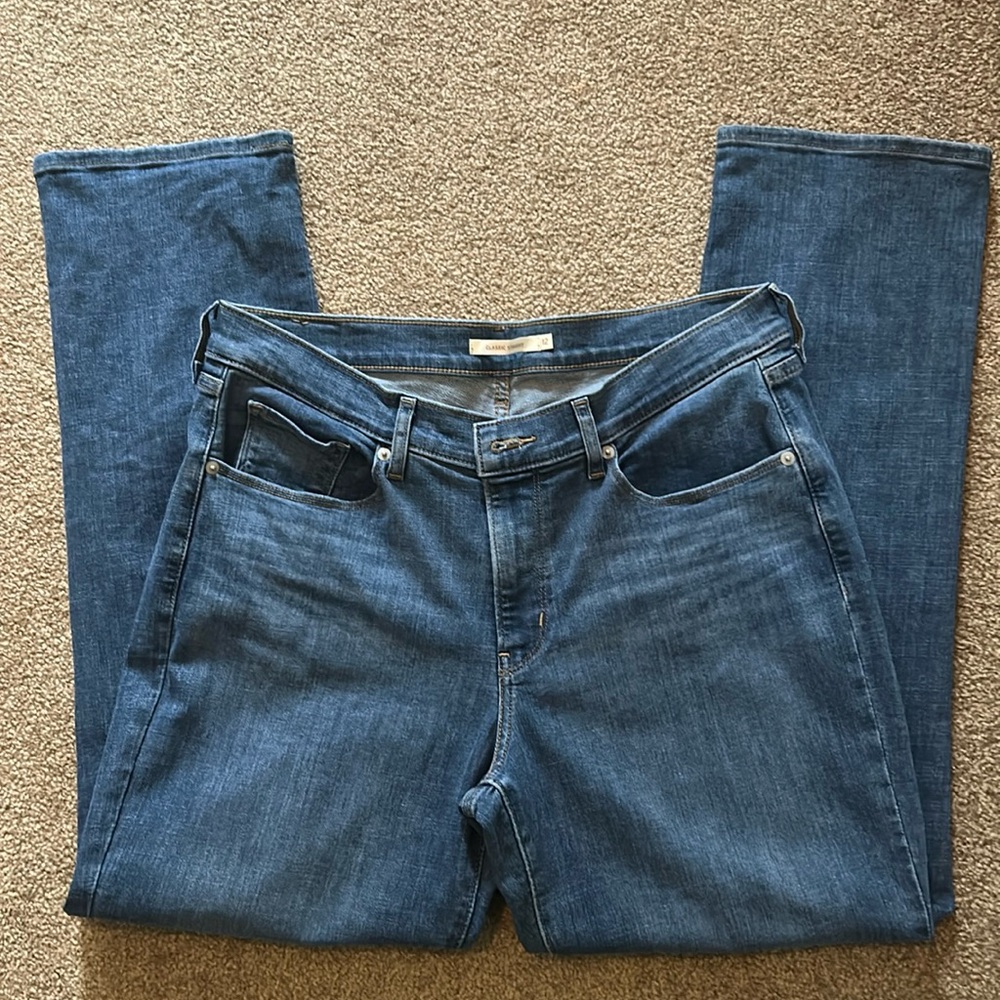 Levi’s Women's Classic Mid Rise Straight-Leg Jean - Picture 3 of 14
